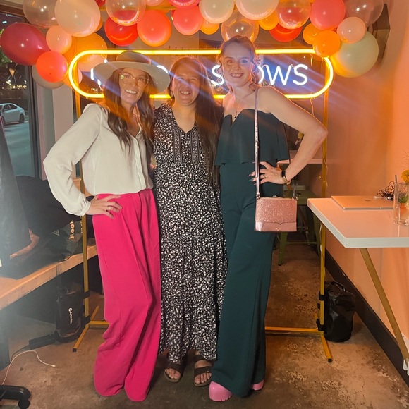 Hello fellow Poshers my name is Jen! 👋😊 - Picture 5 of 6